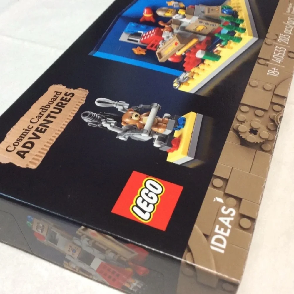 2022 LEGO Ideas Set 40533 Cosmic Cardboard Adventures Exclusive Limited Edition - Picture 2 of 3